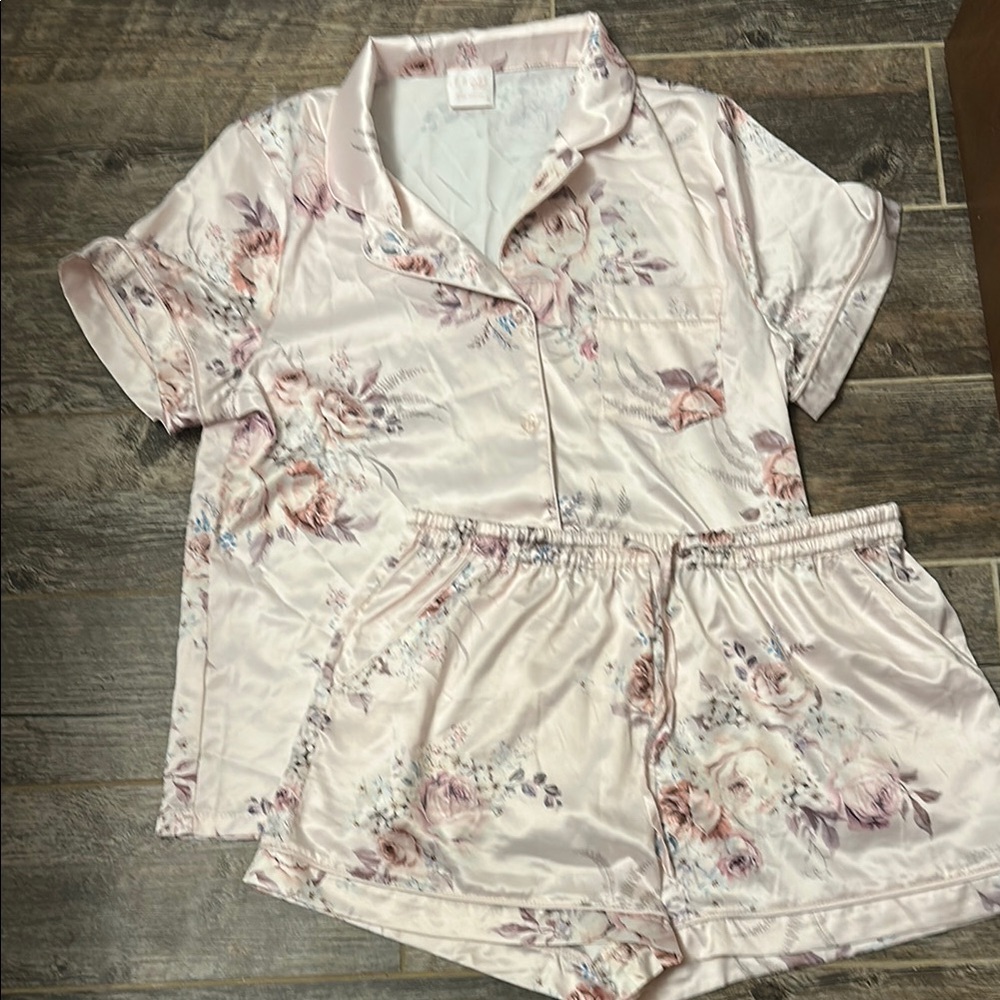 Le Rose Stories Short Sleeve Pajama Set